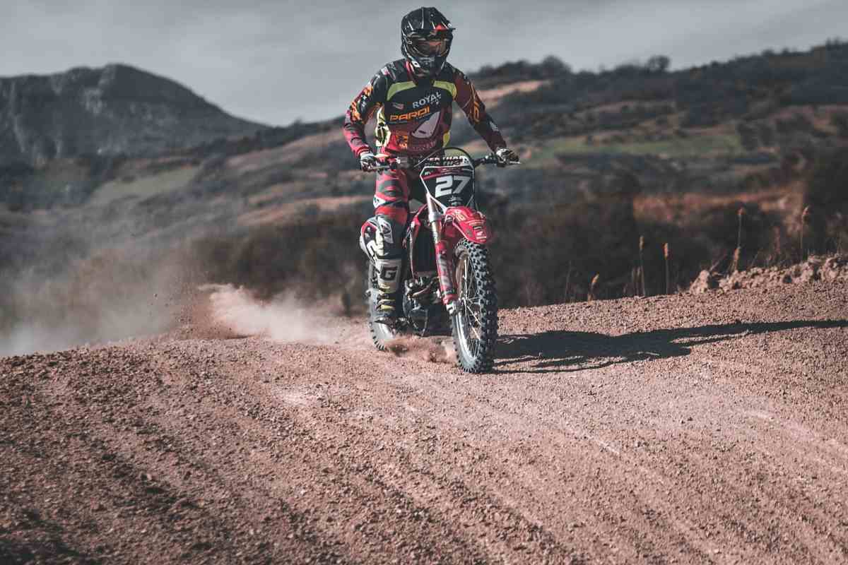 Tot ce trebuie să știi despre &icirc;ntreținerea unei motociclete enduro: ungere, curăţare, verificări şi mentenanţa sezonierăa asasasas,4 - NordicaMoto